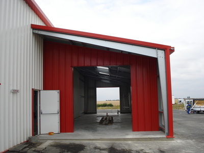découvrez notre kit bâtiment agricole en bois monopente, conçu pour allier robustesse et esthétisme. parfait pour vos projets agricoles, il offre une solution durable et pratique pour le stockage ou l'abri de votre matériel. optez pour une construction écologique qui répond à vos besoins tout en respectant l'environnement.