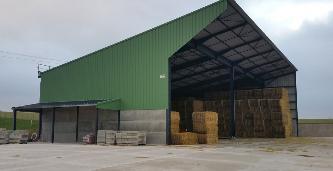 découvrez tout ce qu'il faut savoir sur les bâtiments agricoles : types, constructions, normes et innovations pour optimiser vos espaces de travail dans le secteur agricole.