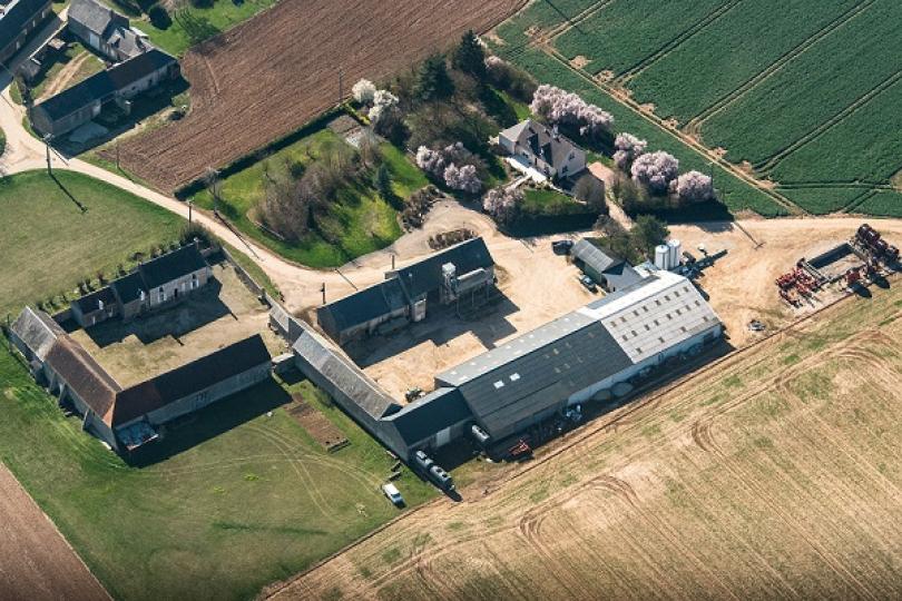 découvrez nos solutions de bâtiments agricoles économiques conçues pour optimiser vos investissements. alliant durabilité et performance, nos structures s'adaptent à vos besoins tout en respectant votre budget. investissez dans l'avenir de votre exploitation avec des constructions innovantes et rentables.