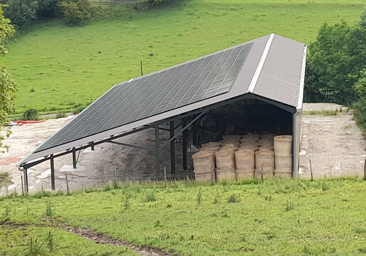 découvrez notre guide sur les bâtiments agricoles solaires, une solution innovante et durable pour optimiser la production agricole tout en respectant l'environnement. explorez les avantages des structures solaires pour votre exploitation et transformez votre agriculture grâce à l'énergie renouvelable.