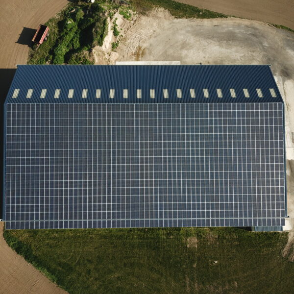 découvrez comment les bâtiments agricoles solaires transforment l'agriculture durable en alliant innovation et respect de l'environnement. optimisez vos espaces de production tout en réduisant votre empreinte carbone avec des solutions énergétiques renouvelables.