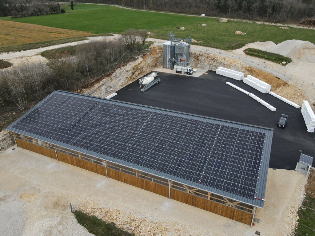 découvrez comment les bâtiments agricoles solaires révolutionnent l'agriculture durable. optimisez votre production tout en réduisant votre empreinte carbone grâce à des solutions innovantes et respectueuses de l'environnement.