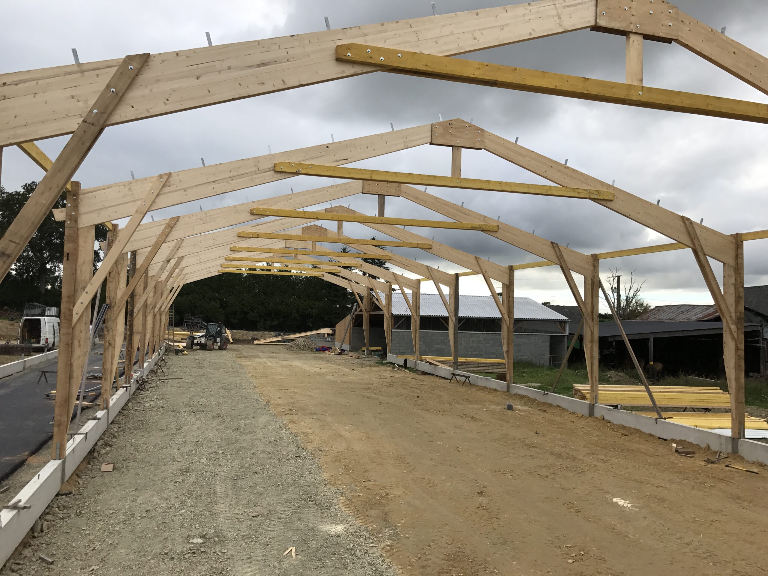 découvrez les avantages du bâtiment en bois monopente, une solution moderne et esthétique pour vos projets de construction. idéal pour les espaces de travail, les garages ou les abris de jardin, ce type de structure allie durabilité, écologie et design contemporain. explorez nos conseils pour optimiser l'utilisation de l'espace et choisir les meilleurs matériaux.