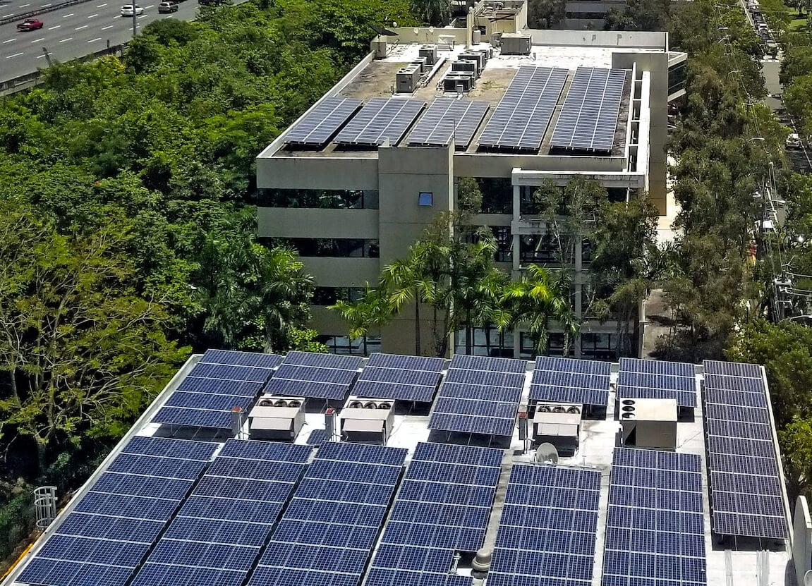 découvrez le concept innovant du bâtiment positif, une approche architecturale durable qui produit plus d'énergie qu'elle n'en consomme, alliant confort, respect de l'environnement et efficacité énergétique. explorez les avantages de vivre dans un espace où la nature et la technologie se rencontrent harmonieusement.