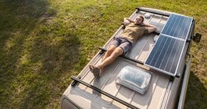 découvrez notre guide complet sur les batteries solaires pour camping-car. apprenez à choisir la meilleure batterie pour vos aventures en plein air, maximise votre autonomie énergétique et profitez de chaque instant sans vous soucier de l'alimentation électrique.