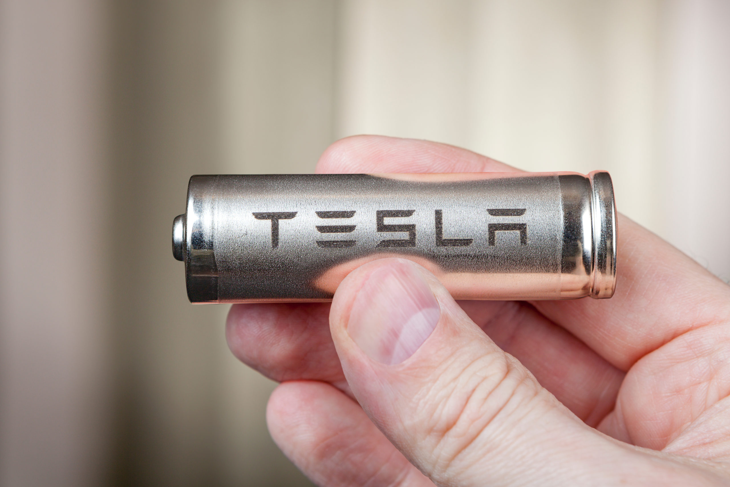 découvrez la batterie solaire tesla, une solution innovante pour stocker l'énergie renouvelable et réduire vos factures d'électricité. profitez d'une autonomie énergétique optimale grâce à une technologie de pointe qui s'intègre harmonieusement dans votre foyer.