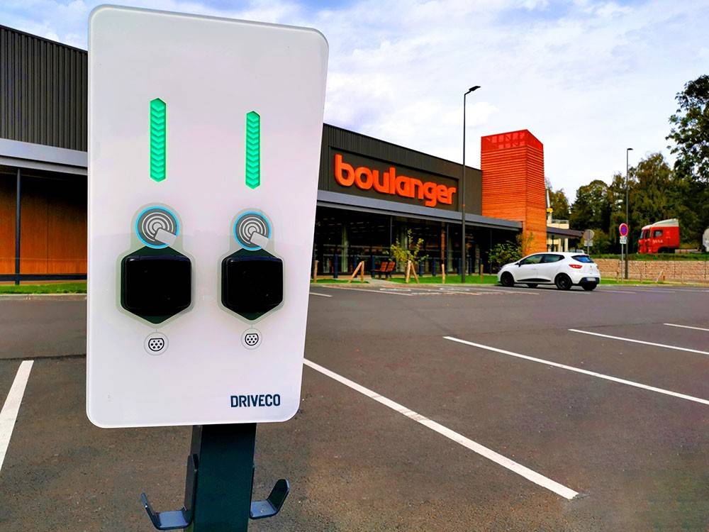 découvrez notre gamme de bornes de recharge professionnelles, idéales pour les entreprises souhaitant promouvoir la mobilité électrique. profitez de solutions sur mesure, performantes et fiables pour recharger vos véhicules électriques en toute simplicité.