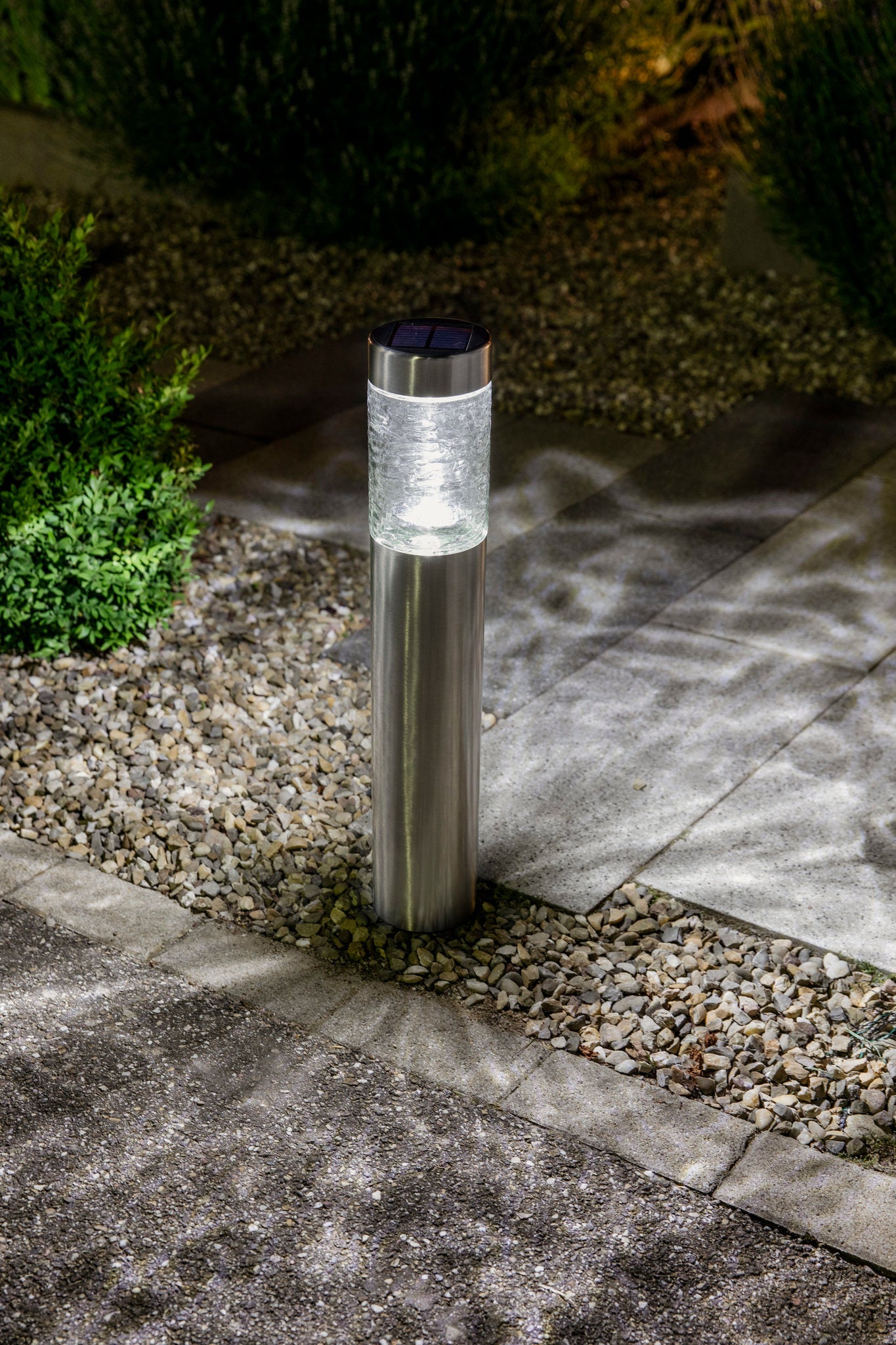 découvrez les bornes solaires, une solution d'éclairage écologique et autonome qui transforme vos espaces extérieurs. profitez d'une lumière douce et durable grâce à l'énergie solaire tout en embellissant votre jardin ou votre allée.