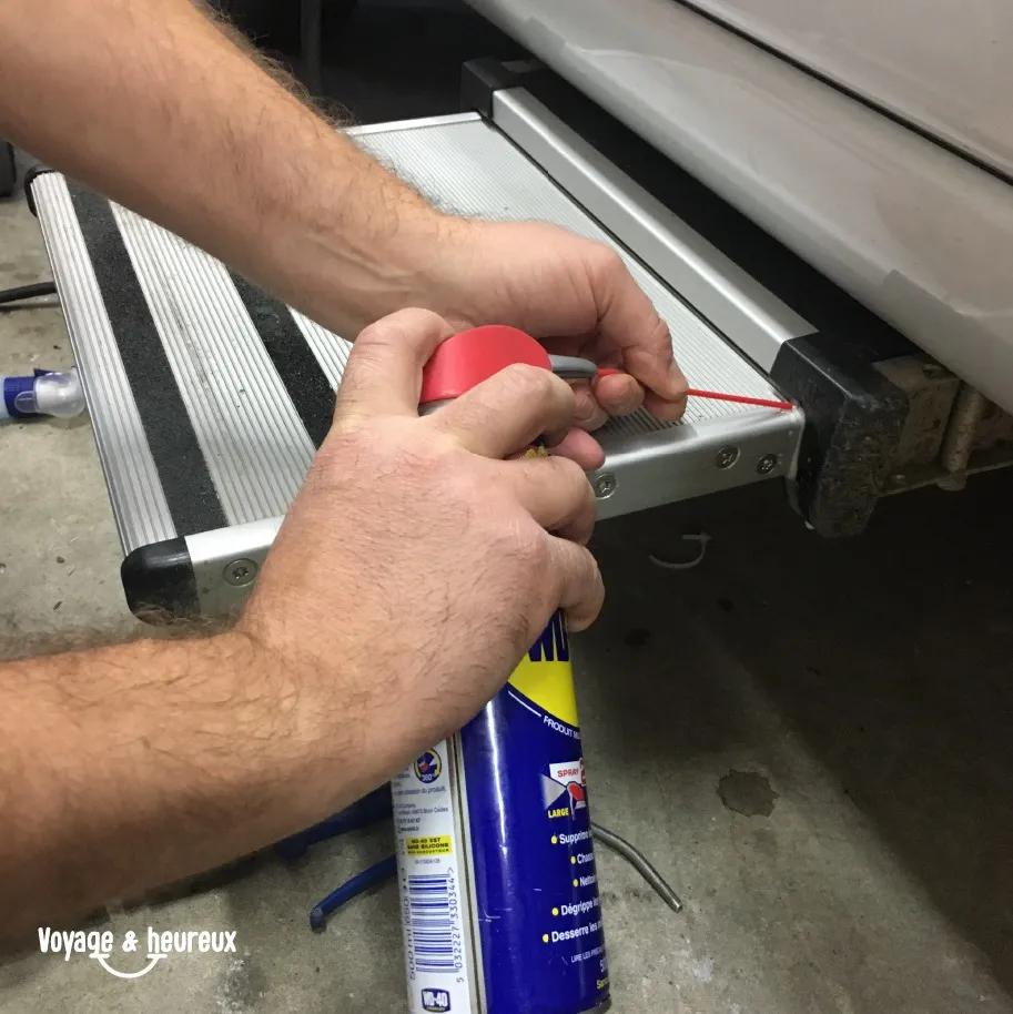 découvrez notre marche-pied électrique spécialement conçu pour les camping-cars. pratique et sécurisé, il facilite l'accès à votre véhicule tout en offrant une grande stabilité. idéal pour les aventuriers, ce marche-pied allie confort et innovation pour rendre vos voyages encore plus agréables.