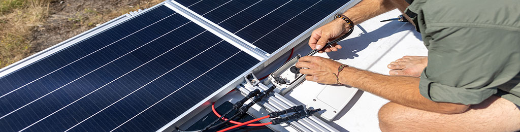 découvrez comment réaliser le branchement de vos panneaux solaires facilement et efficacement. suivez nos conseils et guides pour optimiser la production d'énergie et profiter des avantages des énergies renouvelables.