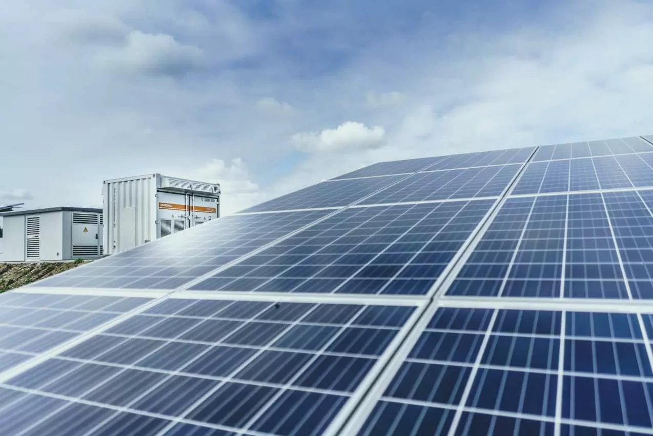 découvrez comment calculer le rendement de votre installation photovoltaïque afin d'optimiser votre production d'électricité solaire. apprenez les méthodes, les paramètres clés et les outils indispensables pour maximiser vos économies d'énergie et réduire votre empreinte carbone.