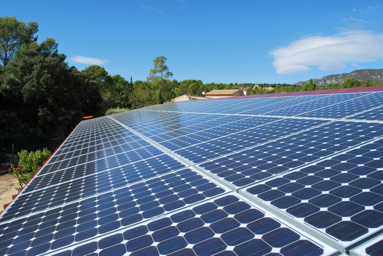 découvrez comment optimiser votre énergie avec notre guide sur le calcul solaire autonome. apprenez à dimensionner votre installation pour une utilisation efficace et respectueuse de l'environnement.
