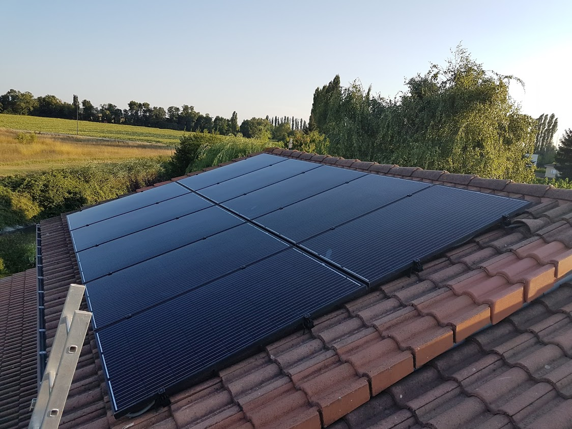 découvrez le calepinage solaire, une technique innovante pour optimiser l'implantation des panneaux photovoltaïques. apprenez comment maximiser l'efficacité de votre installation solaire en tenant compte de l'orientation, de l'ombrage et de l'espace, pour un rendement énergétique optimal.