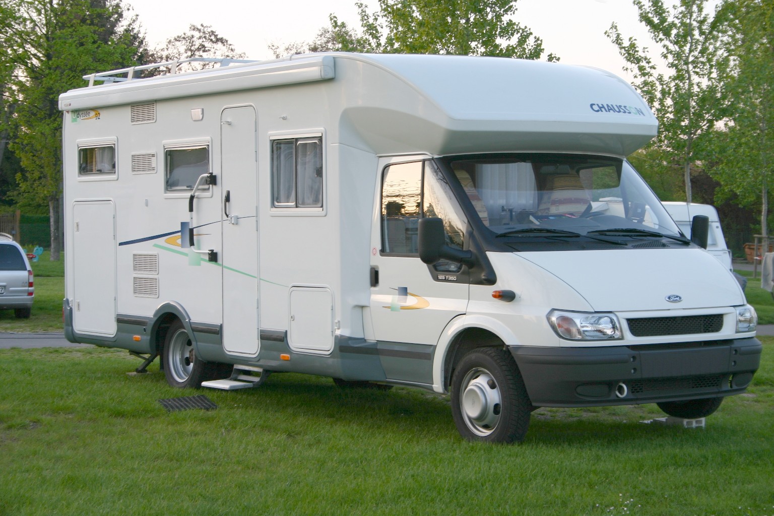 découvrez le camping-car puissant idéal pour vos aventures sur la route. profitez d'une expérience de voyage inégalée grâce à sa performance robuste, son confort et ses équipements haut de gamme. partez à l'aventure en toute sérénité avec un véhicule qui allie puissance et praticité.