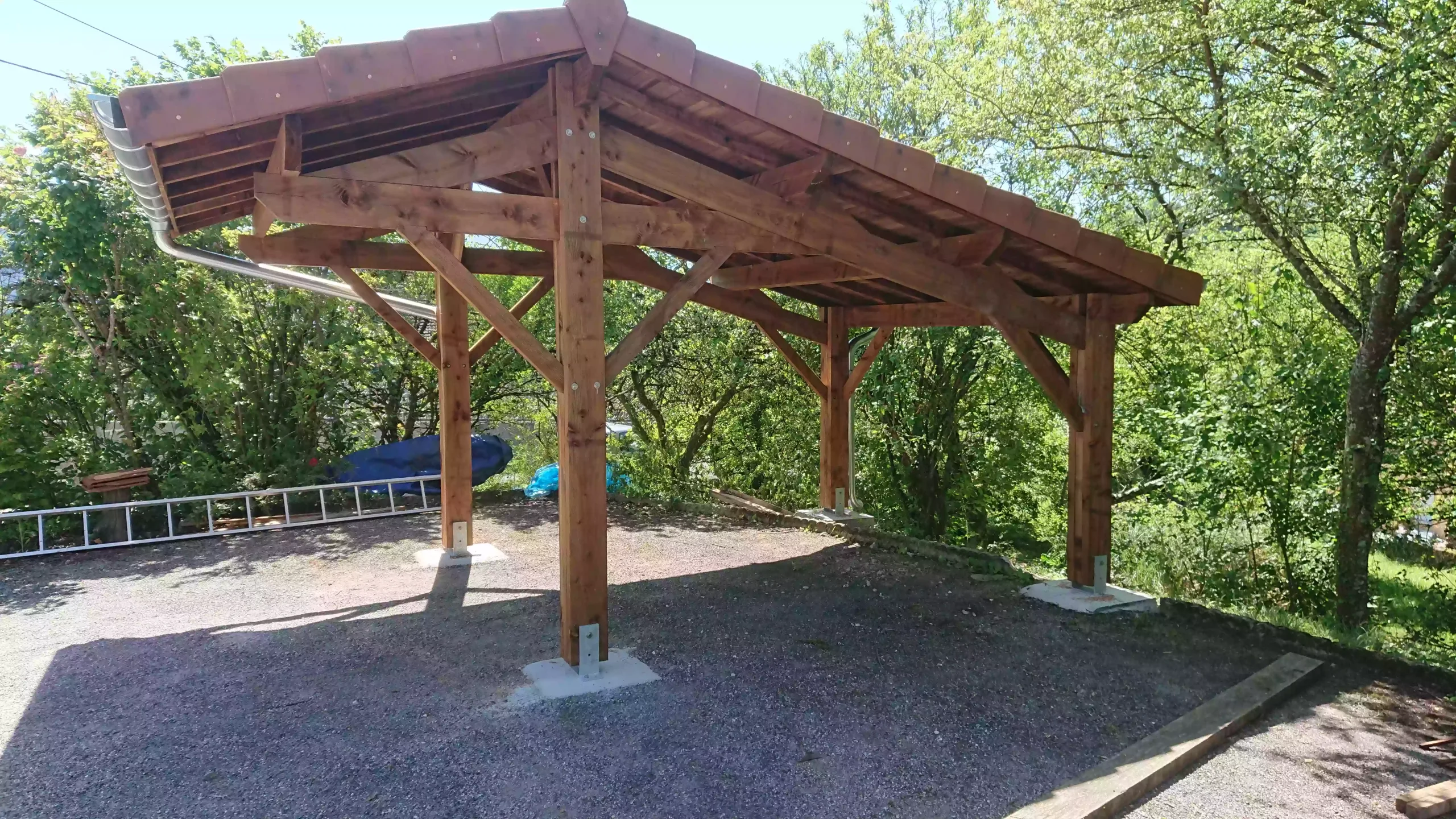 découvrez notre carport 1 pan, une solution esthétique et pratique pour protéger votre véhicule des intempéries. avec son design moderne et sa construction durable, il s'intègre parfaitement dans votre jardin tout en offrant une protection optimale. idéal pour les petits espaces, il répond à vos besoins de rangement et de sécurité.