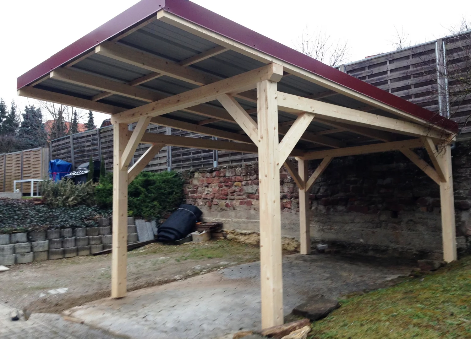 découvrez notre carport 1 pan, une solution pratique et esthétique pour protéger votre véhicule tout en embellissant votre espace extérieur. fabriqué avec des matériaux de qualité, il s'intègre parfaitement dans votre jardin ou votre allée. idéal pour un abri durable et moderne.