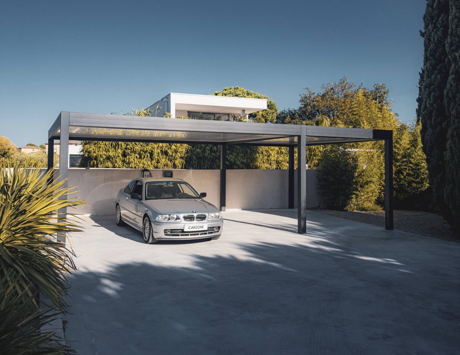 découvrez notre carport de 20m², idéal pour protéger votre véhicule des intempéries tout en ajoutant une touche esthétique à votre espace extérieur. fabriqué avec des matériaux de qualité, il offre une solution pratique et durable pour votre jardin ou votre allée.