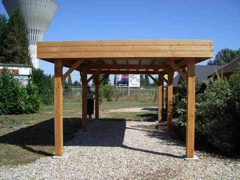 découvrez notre carport de 20m2, l'idéal pour protéger votre véhicule des intempéries tout en ajoutant une touche élégante à votre espace extérieur. fabriqué avec des matériaux durables et design moderne, ce carport s'intègre parfaitement dans votre jardin ou votre allée. optez pour une solution pratique et esthétique dès aujourd'hui!
