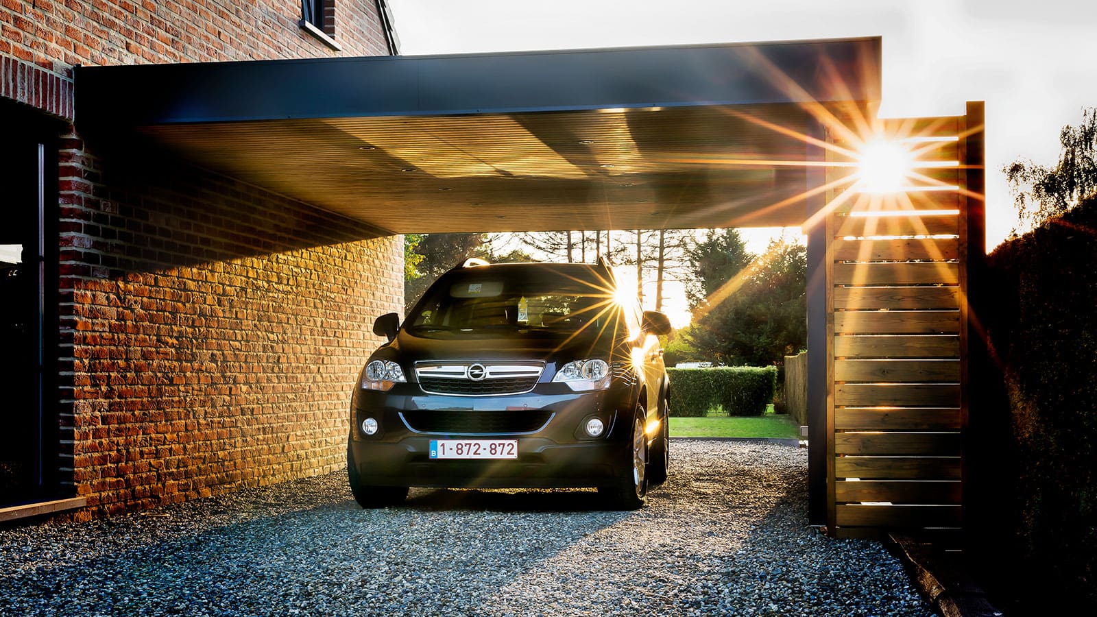 découvrez notre sélection de carports, des abris pratiques et esthétiques pour protéger votre véhicule des intempéries. faciles à installer et résistants, nos carports s’adaptent à tous les styles de maisons tout en offrant un espace de rangement supplémentaire.