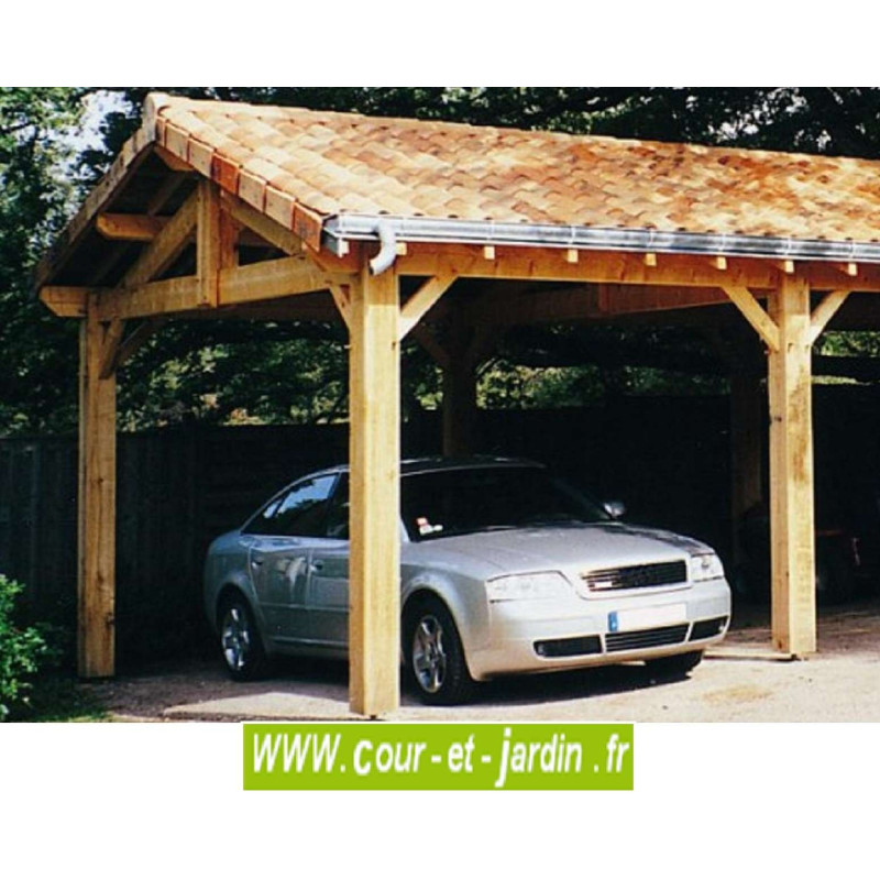 découvrez notre carport en bois spacieux, conçu pour accueillir jusqu'à 3 voitures. alliant esthétisme et praticité, il protège vos véhicules des intempéries tout en embellissant votre jardin. idéal pour optimiser votre espace extérieur !