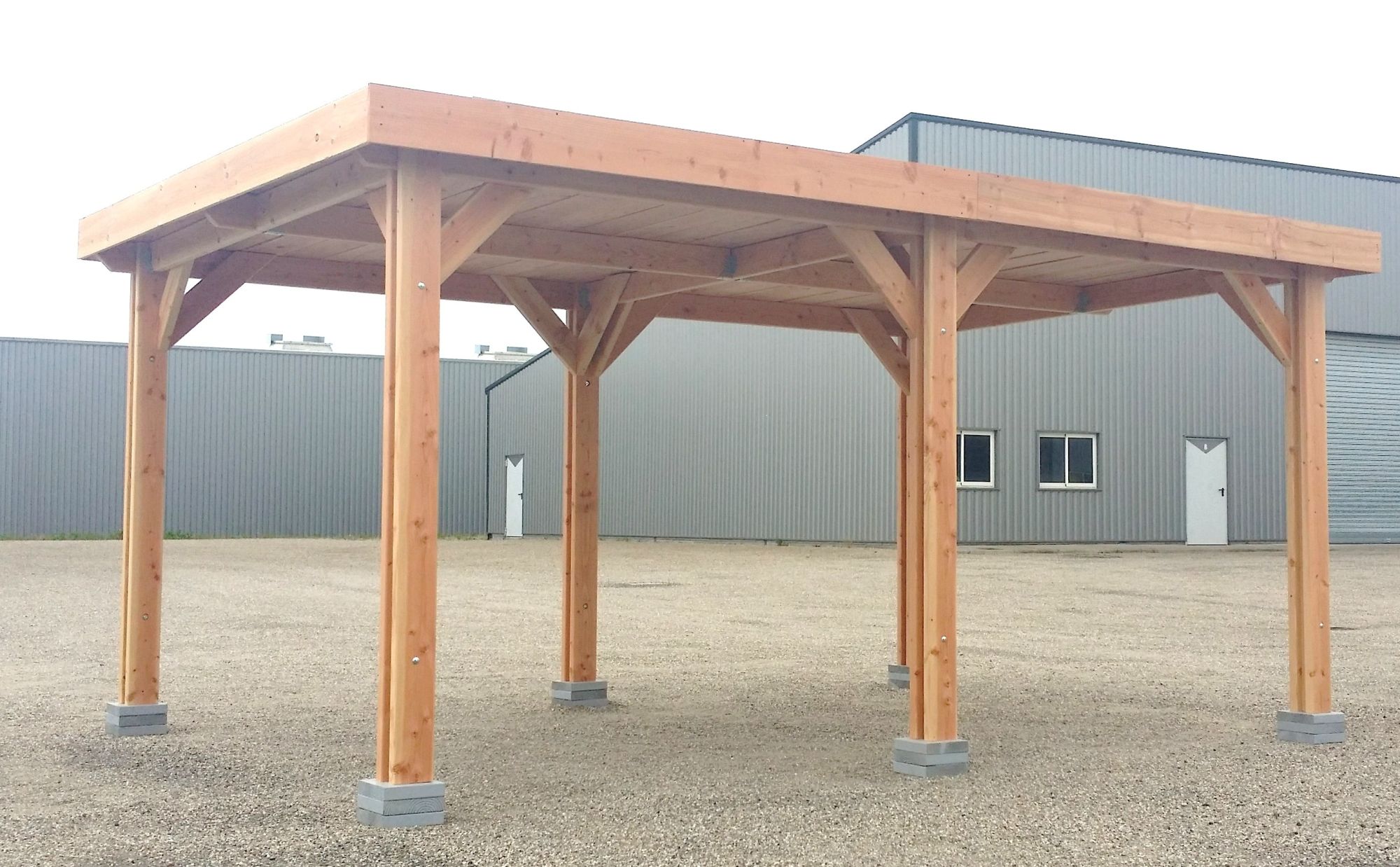 découvrez notre sélection de carports en bois, alliant esthétique et fonctionnalité. protégez votre véhicule des intempéries avec un abri durable et élégant, conçu pour s'intégrer harmonieusement dans votre jardin. idéal pour les amateurs de design naturel et de qualité.