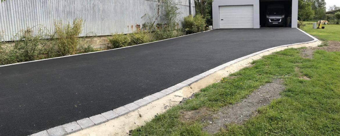 découvrez nos carports en goudron, alliant élégance et durabilité pour protéger votre véhicule des intempéries. conçus avec des matériaux de qualité, nos carports offrent une solution pratique et esthétique pour embellir votre espace extérieur.