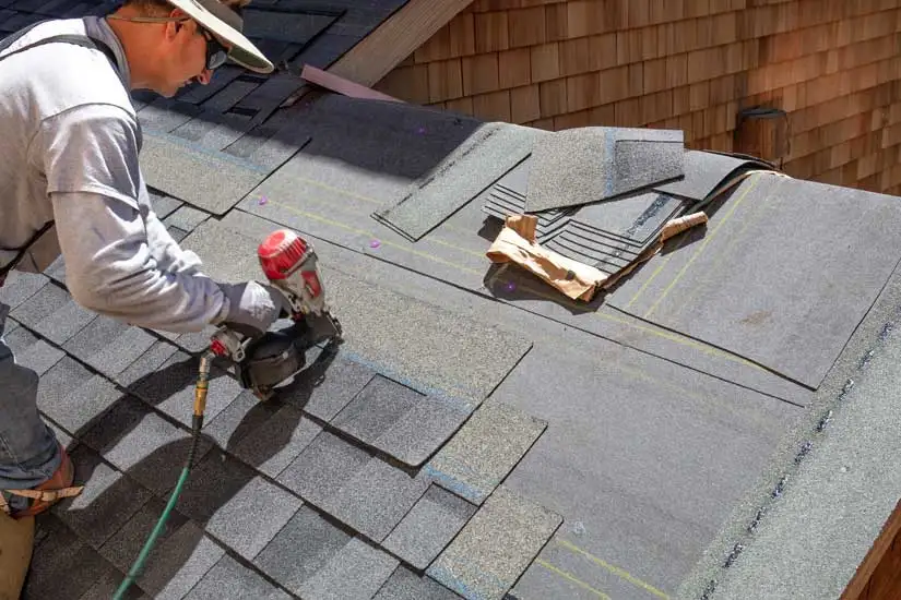 découvrez notre carport en goudron, une solution pratique et esthétique pour protéger votre véhicule des intempéries. durable et résistant, il s'intègre parfaitement à votre jardin tout en offrant une protection optimale contre le soleil et la pluie.
