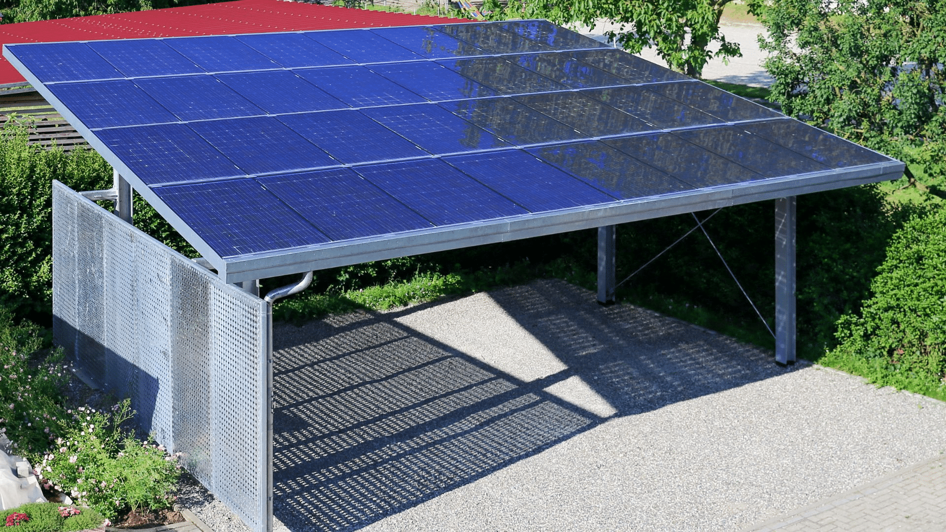 découvrez notre carport solaire, une solution élégante et écologique pour protéger votre véhicule tout en produisant de l'énergie renouvelable. alliez innovation et praticité avec notre carport qui maximise l'ensoleillement et réduit votre empreinte carbone.