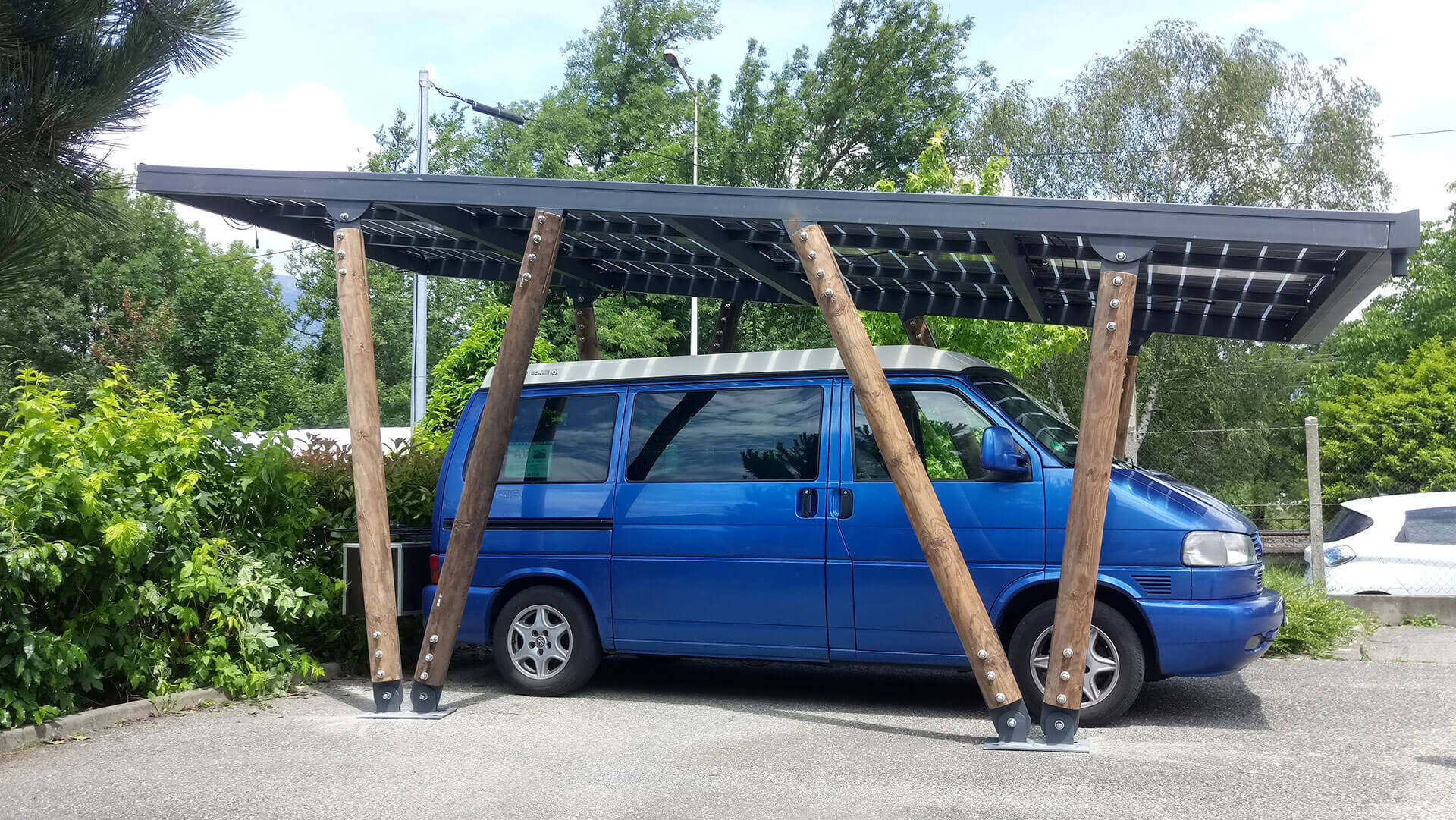 découvrez les avantages du carport solaire, une solution pratique et écologique pour protéger votre véhicule tout en produisant de l'électricité renouvelable. alliant fonctionnalité et durabilité, le carport solaire est l'option idéale pour allier confort et respect de l'environnement.