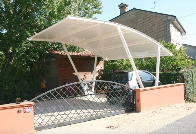 découvrez notre carport pratique pour protéger votre voiture tout en ajoutant un espace de rangement supplémentaire. idéal pour abriter votre véhicule des intempéries et optimiser l'espace dans votre jardin ou cour, notre carport est la solution parfaite pour allier esthétique et fonctionnalité.