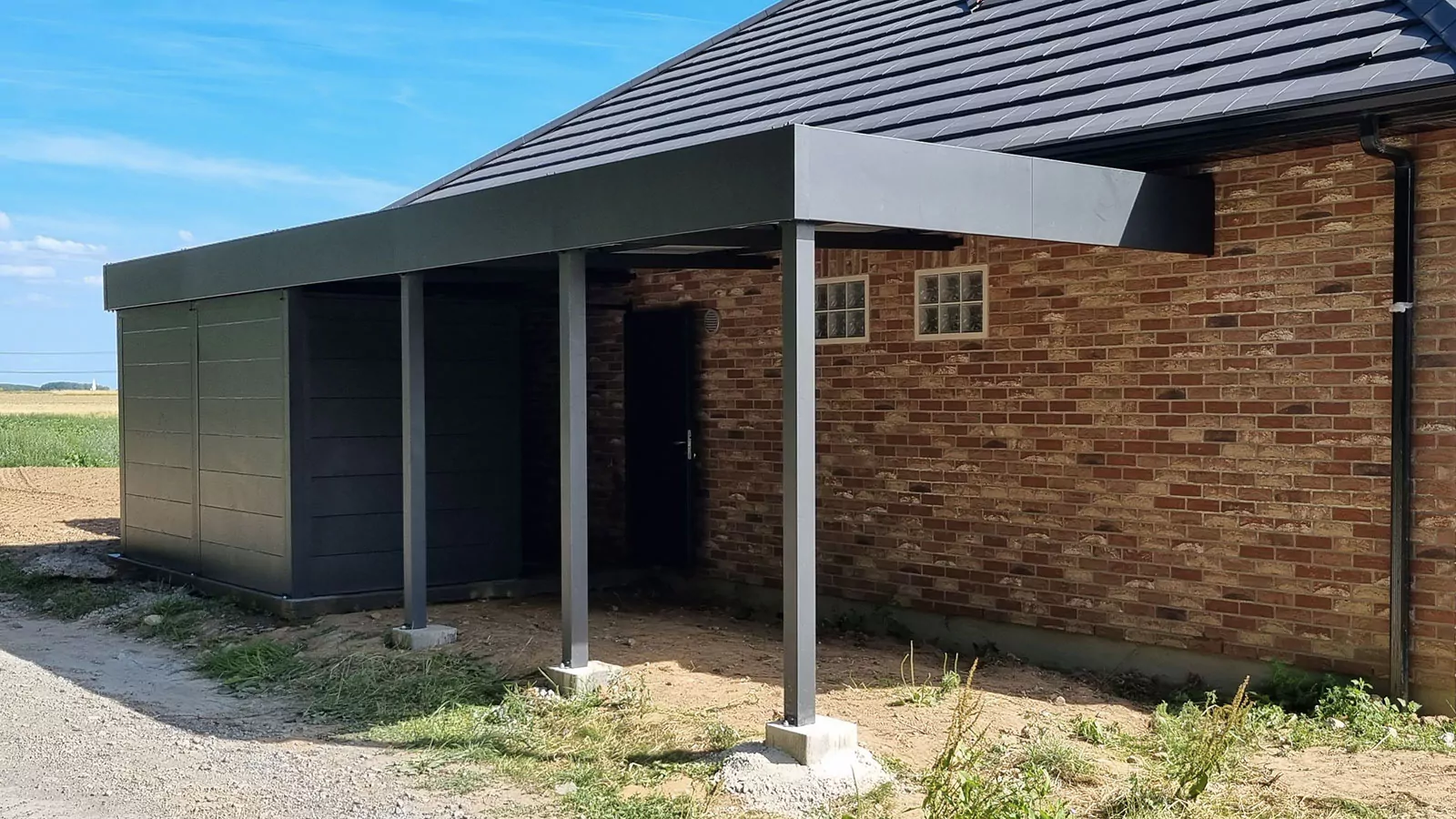 découvrez notre sélection de carports de qualité, idéaux pour protéger votre véhicule des intempéries tout en ajoutant une touche esthétique à votre jardin. offrez à votre voiture un abri durable et élégant.