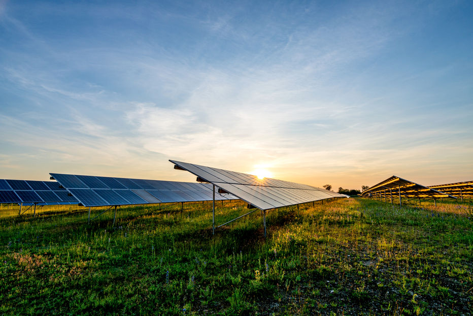 découvrez notre centrale photovoltaïque (pv) qui transforme la lumière du soleil en énergie renouvelable. profitez d'une solution écologique et économique pour produire votre propre électricité, réduire vos factures et contribuer à un avenir plus durable.