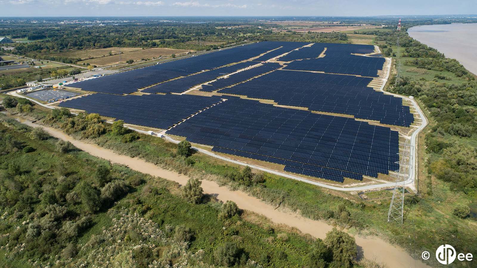 découvrez les avantages des centrales solaires, une solution durable et renouvelable pour produire de l'électricité. apprenez comment elles fonctionnent, leur impact environnemental et les opportunités qu'elles offrent pour un avenir énergétique plus vert.