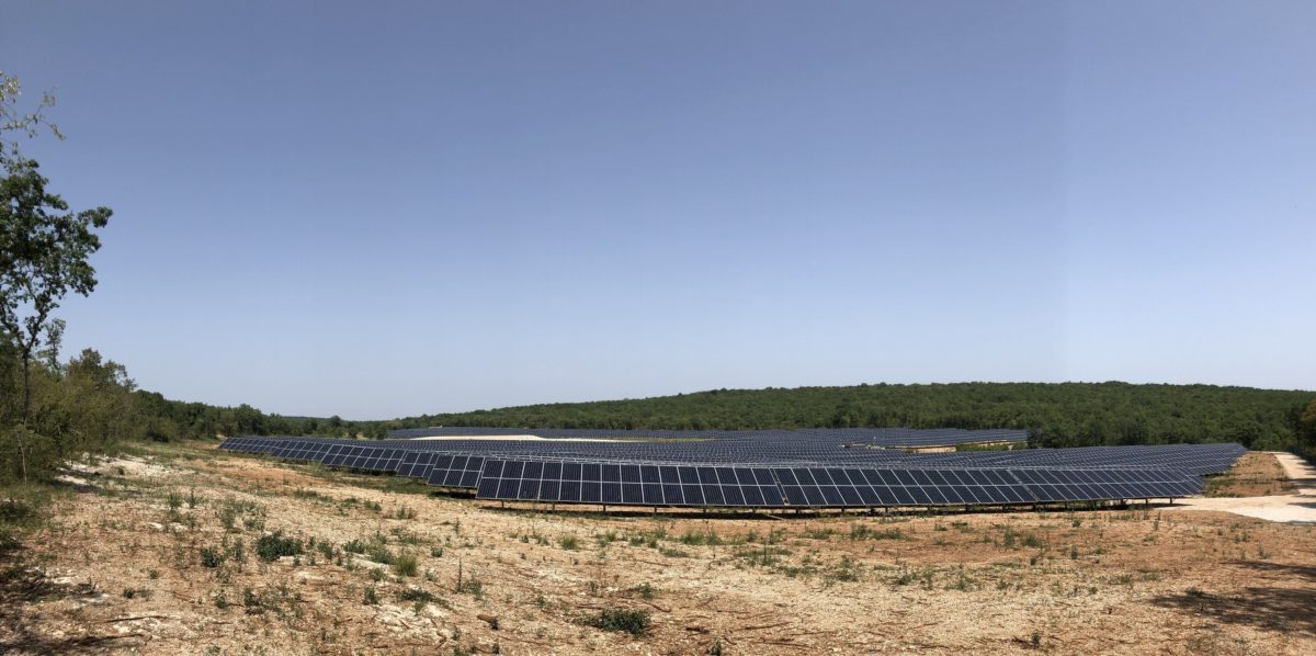 découvrez le champ pv, une source d'énergie renouvelable innovante qui transforme la lumière solaire en électricité. explorez ses avantages, son fonctionnement et son impact positif sur l'environnement.