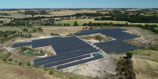 découvrez notre article sur les champs solaires, une solution innovante et durable pour produire de l'énergie renouvelable. apprenez comment ces installations photovoltaïques transforment la lumière du soleil en électricité et contribuent à la transition énergétique.