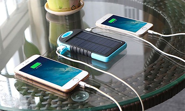 découvrez notre sélection de chargeurs solaires, idéaux pour recharger vos appareils en toute autonomie grâce à l'énergie renouvelable. pratiques et efficaces, ils vous accompagnent lors de vos aventures en plein air ou à la maison.