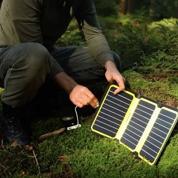découvrez notre chargeur solaire pour smartphone, une solution écologique et pratique pour recharger votre téléphone partout. conçu pour une efficacité optimale, il vous permet de profiter de l'énergie solaire tout en restant connecté. idéal pour les voyages, le camping et les activités en plein air.