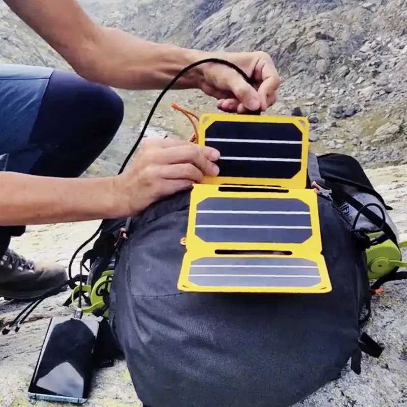 découvrez le chargeur solaire trek, l'accessoire idéal pour recharger vos appareils en plein air. pratique et écologique, il vous accompagne lors de vos aventures tout en vous permettant de rester connecté où que vous soyez.