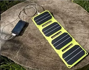 découvrez le chargeur solaire trek, l'accessoire indispensable pour recharger vos appareils en pleine nature. compact, léger et durable, il vous garantit une source d'énergie fiable lors de vos aventures en plein air. ne laissez plus la batterie de votre smartphone ou gps vous ralentir, optez pour le chargeur solaire trek et restez connecté où que vous soyez.