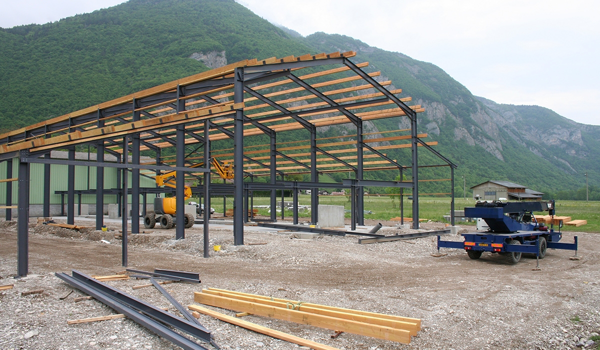 découvrez nos solutions de charpente agricole, conçues pour offrir robustesse et durabilité à vos structures agricoles. optimisez l'espace de votre ferme avec des constructions adaptées à vos besoins, que ce soit pour un hangar, une étable ou un silo. contactez-nous pour des conseils personnalisés et des devis sur mesure.