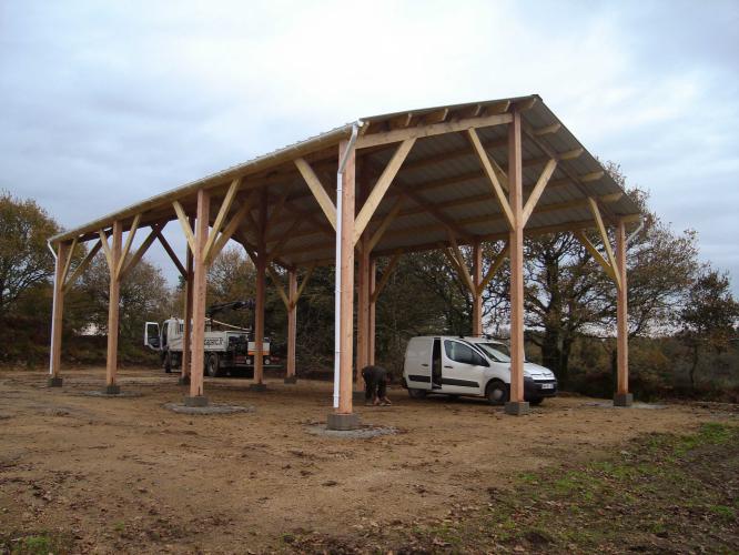 découvrez nos solutions de charpente pour hangar, alliant robustesse et qualité. optimisez l’espace de stockage tout en bénéficiant d’une structure durable et adaptée à vos besoins. contactez-nous pour un devis personnalisé.