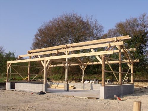 découvrez nos solutions de charpente pour hangars, alliant robustesse et esthétisme. profitez de constructions durables et adaptées à vos besoins, que ce soit pour un usage agricole, industriel ou commercial. contactez-nous pour une consultation personnalisée.