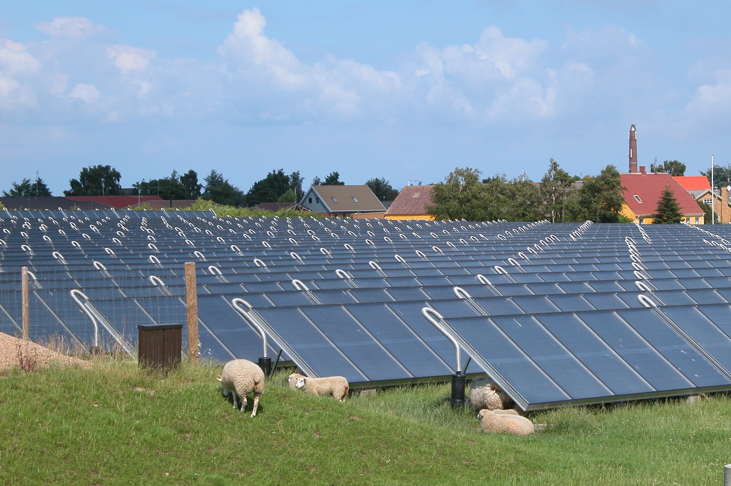 découvrez les avantages du chauffage solaire, une solution écologique et économique pour votre confort thermique. optimisez votre consommation d'énergie tout en préservant l'environnement grâce à des technologies de pointe et des conseils d'experts.