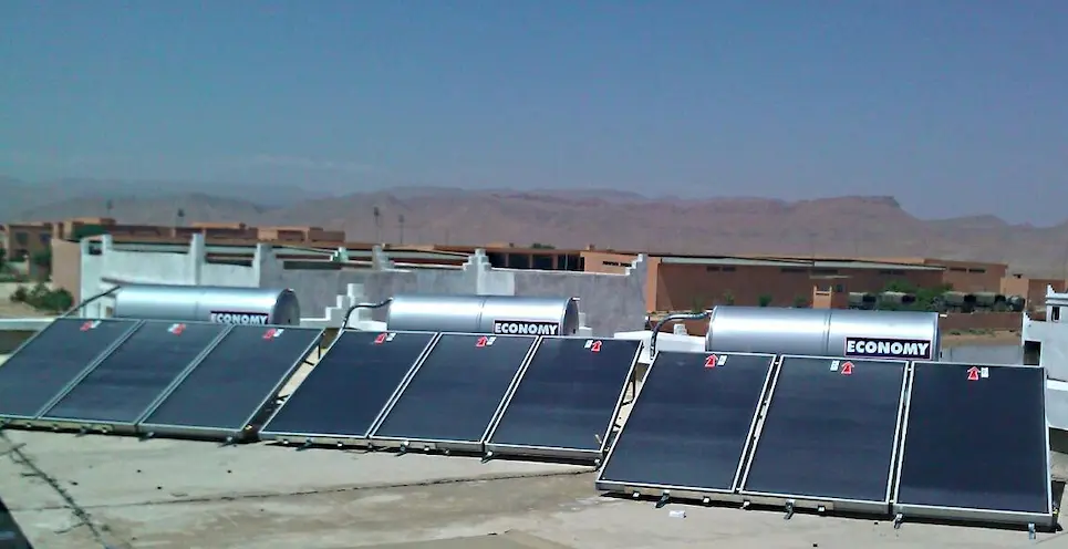 découvrez notre chauffe-eau solaire de 500 litres, une solution écologique et économique pour votre foyer. profitez d'une énergie renouvelable pour chauffer votre eau tout en réalisant des économies sur votre facture d'énergie. idéal pour les grandes familles ou les maisons avec un fort besoin en eau chaude, ce système performant garantit confort et durabilité.