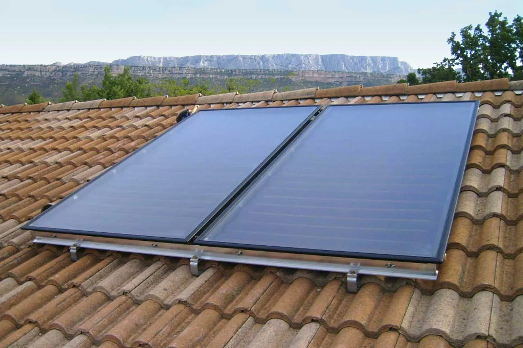 découvrez les avantages du chauffe-eau solaire pv, une solution écologique et économique pour chauffer votre eau grâce à l'énergie solaire. profitez d'une installation durable et d'économies sur vos factures d'énergie tout en préservant l'environnement.