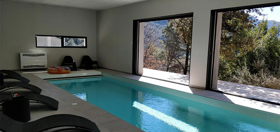 découvrez comment chauffer efficacement votre piscine intérieure pour profiter d'une baignade agréable tout au long de l'année. explorez les meilleures solutions de chauffage adaptées à votre espace, conseils d'entretien et économies d'énergie.