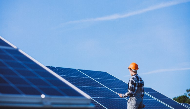 découvrez comment choisir les panneaux solaires adaptés à vos besoins. comparez les types, l'efficacité et les prix pour faire un choix éclairé et économiser sur votre consommation d'énergie.