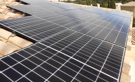 découvrez comment faire le bon choix de panneaux photovoltaïques pour optimiser votre production d'énergie solaire. guide complet sur les types, les rendements et les critères essentiels à prendre en compte pour un investissement durable et rentable.