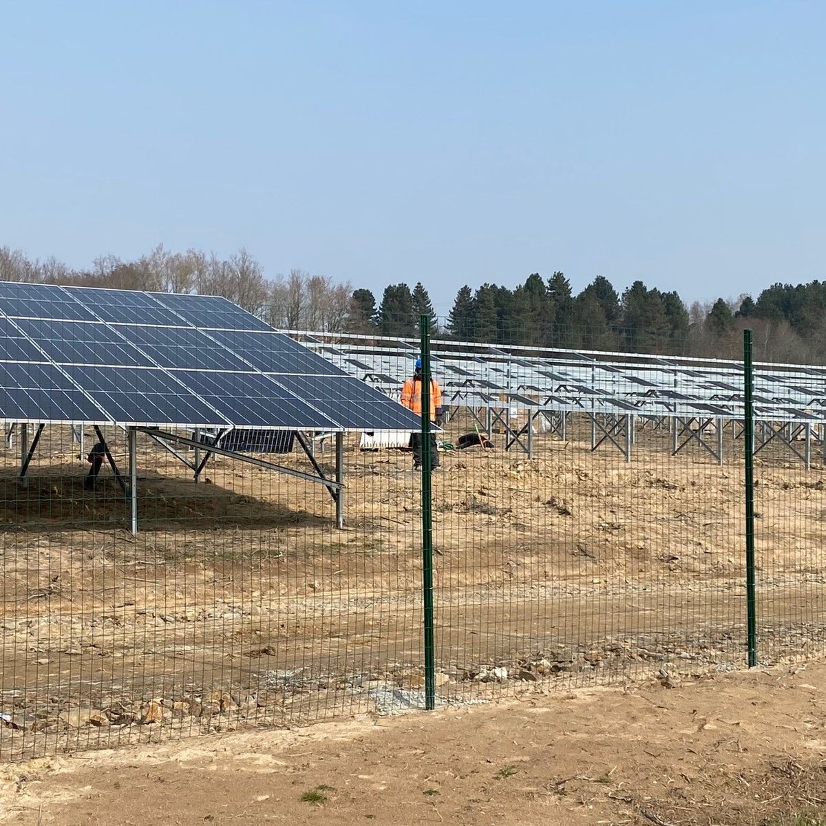 découvrez notre clôture photovoltaïque, une solution innovante qui allie sécurité et production d'énergie solaire. protégez votre espace tout en contribuant à la transition énergétique grâce à cette technologie durable et esthétique.