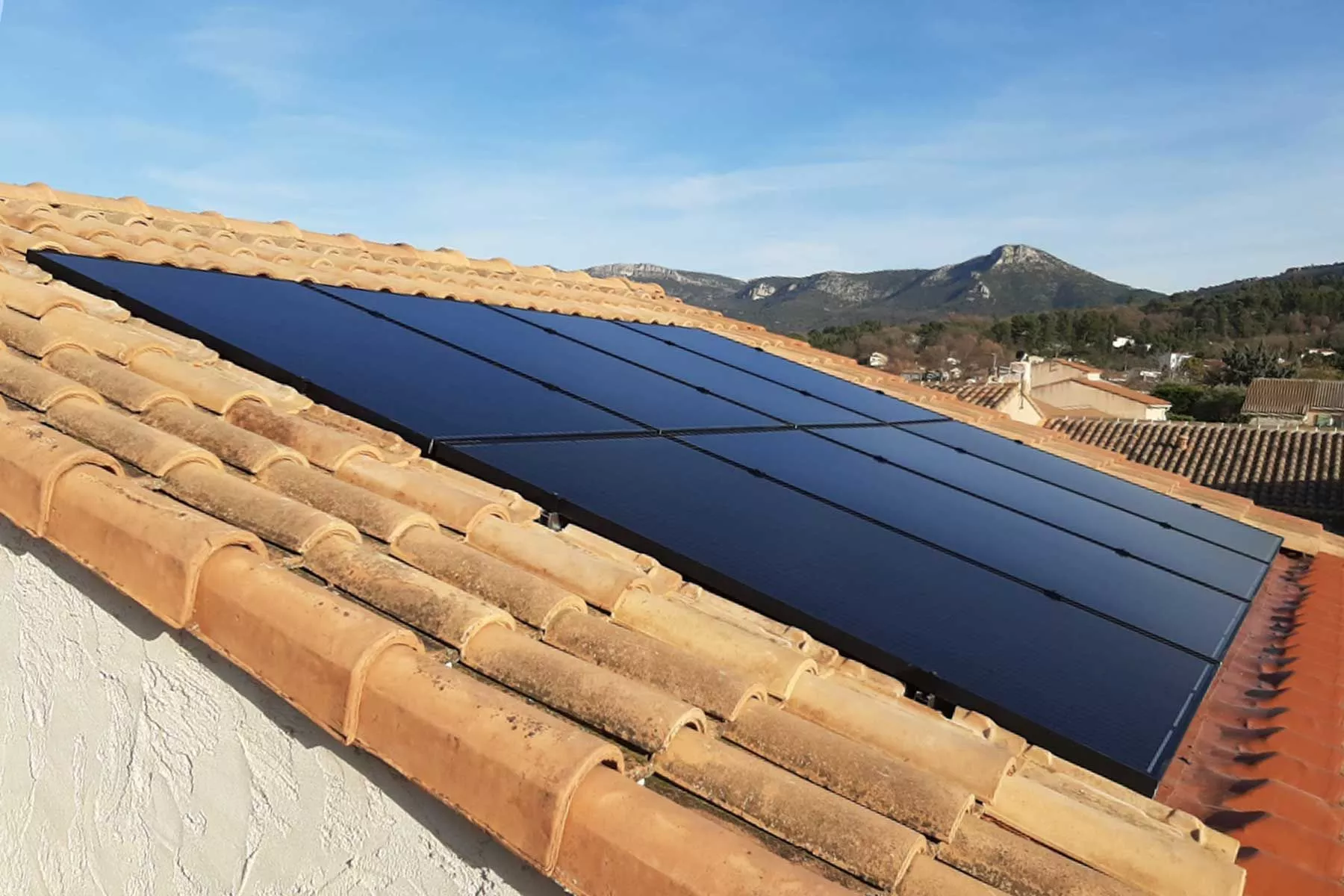 découvrez les avantages des capteurs solaires, des dispositifs écologiques qui convertissent la lumière du soleil en énergie, réduisant vos factures d'électricité tout en préservant l'environnement.